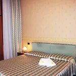 Отель Ristorante Leon D'oro Новента-ди-Пьяве