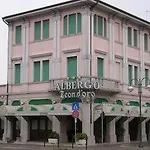 Отель Ristorante Leon D'oro Новента-ди-Пьяве