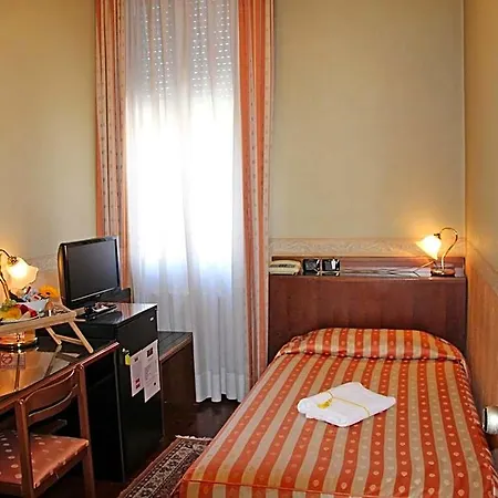 فندق Ristorante Leon D'oro 3*