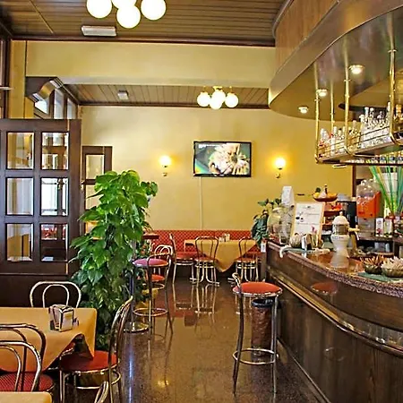 Ristorante Leon D'oro نوفينتا دي بْيافي