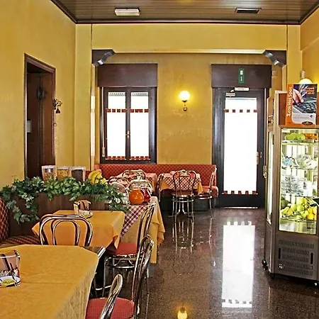 Ristorante Leon D'oro 3* نوفينتا دي بْيافي