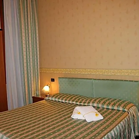 Ristorante Leon D'oro 3* نوفينتا دي بْيافي