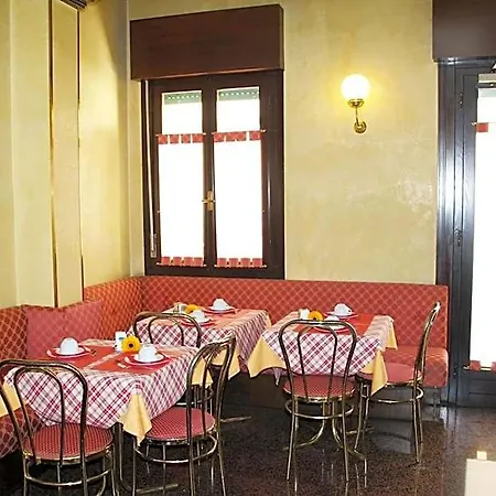 فندق Ristorante Leon D'oro 3*