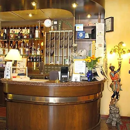 فندق Ristorante Leon D'oro نوفينتا دي بْيافي
