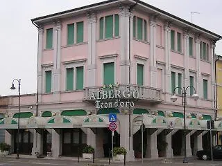 호텔 Ristorante Leon D'oro 노벤타디피아베